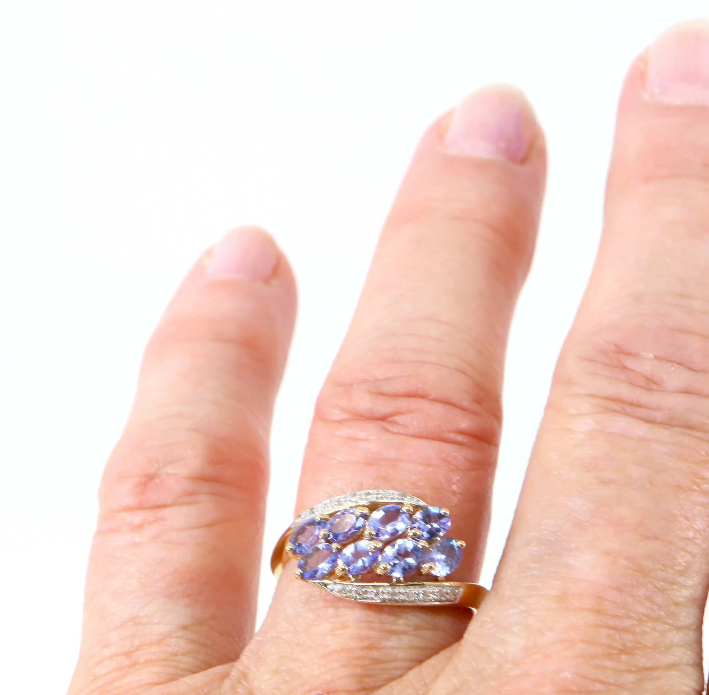 9ct Gold Tanzanite & Diamond Cluster Ring