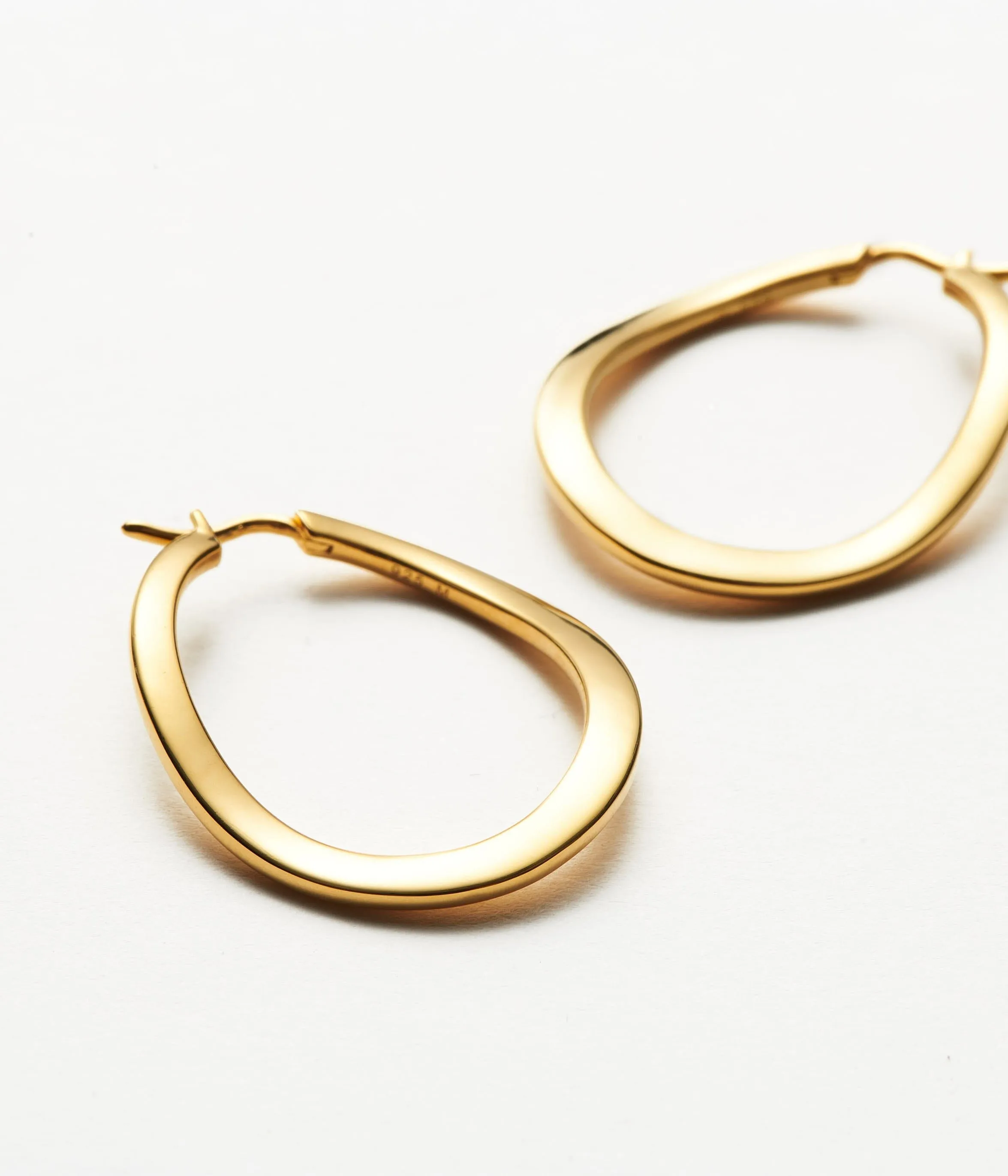 Classic Curve Medium Hoop Earrings | 18ct Gold Vermeil