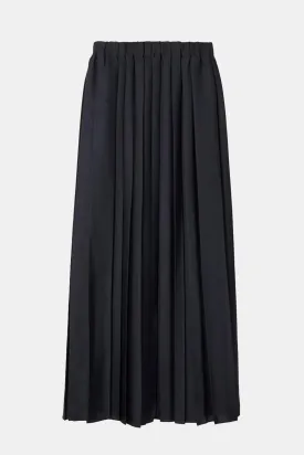 Feather Weight Pleated Skirt in Navy