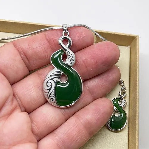 Gorgeous Green Maori Love Twist Necklace and Earrings Set