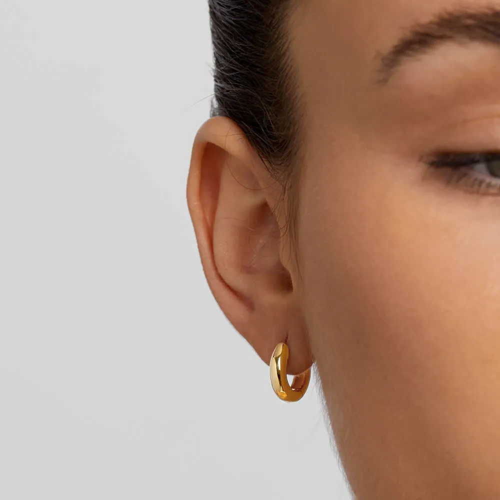 Mini Curve Hoop Earrings in Gold