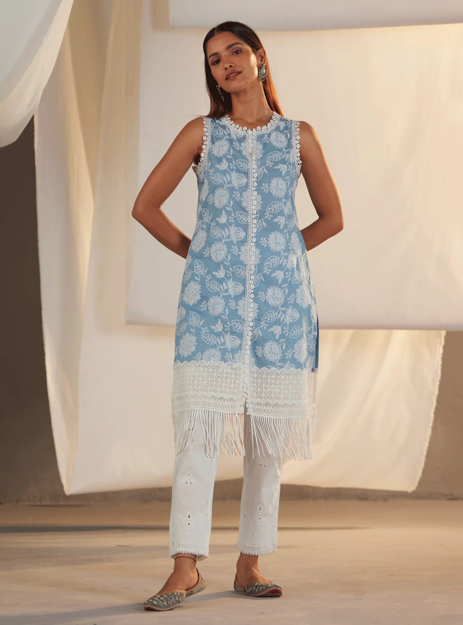 Mulmul Cotton kygo Teal Kurta With Mulmul Cotton Emb Eyelet White Pant