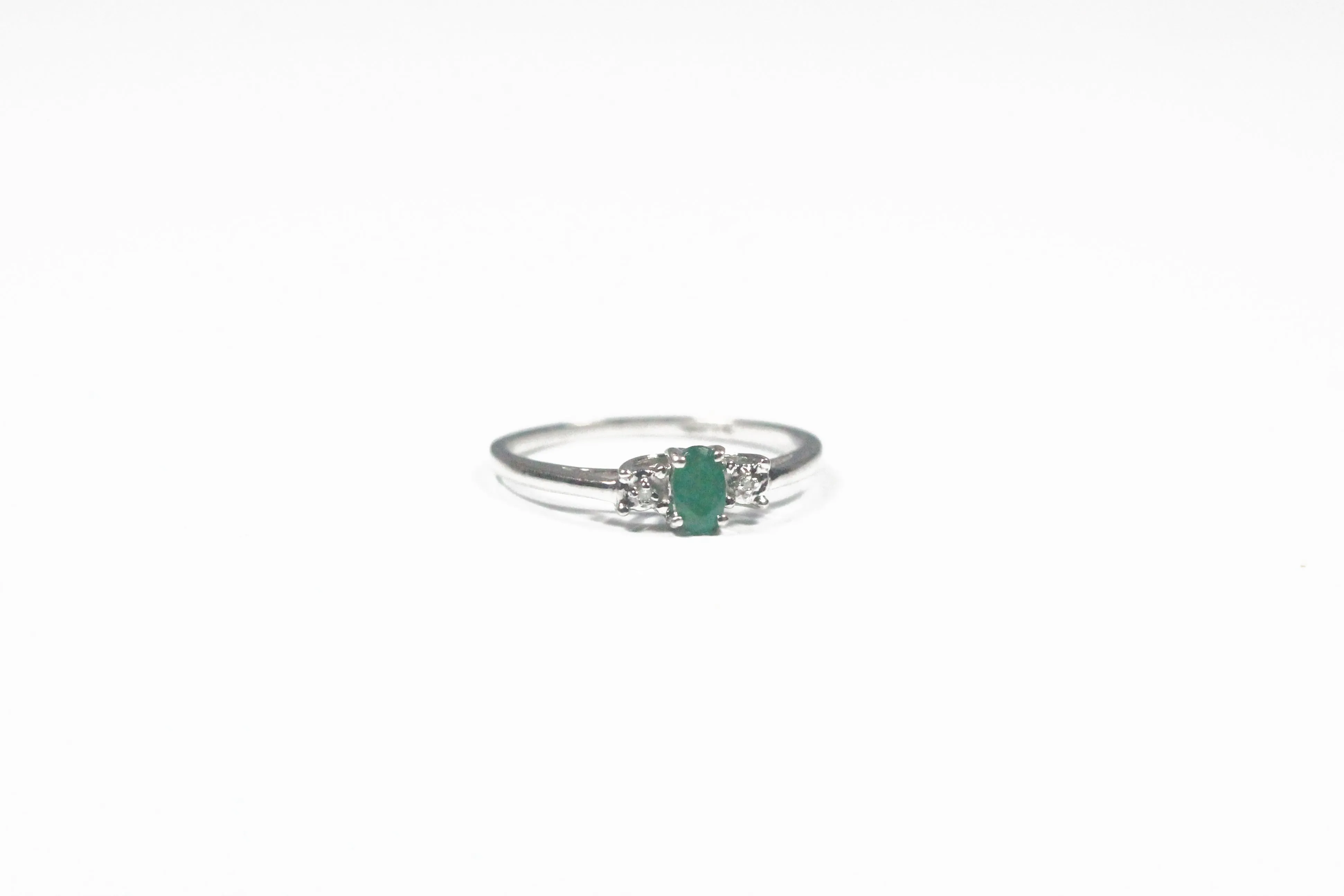 White Gold Ring with Emerald and Diamonds