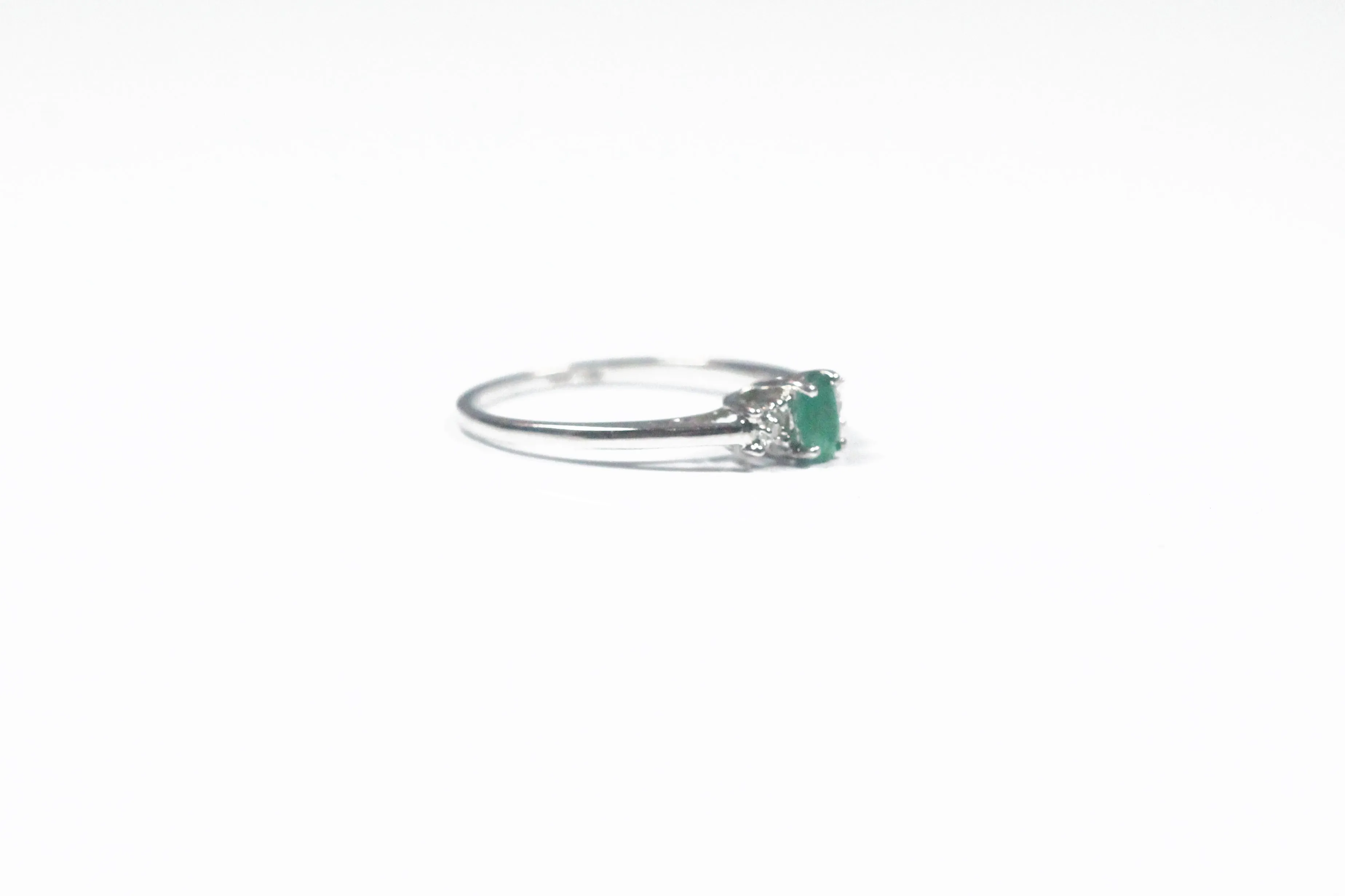 White Gold Ring with Emerald and Diamonds